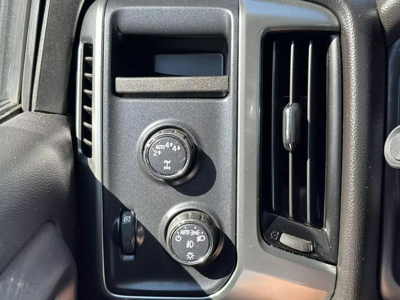 Chevrolet Silverado 1500 2018 - Image 13