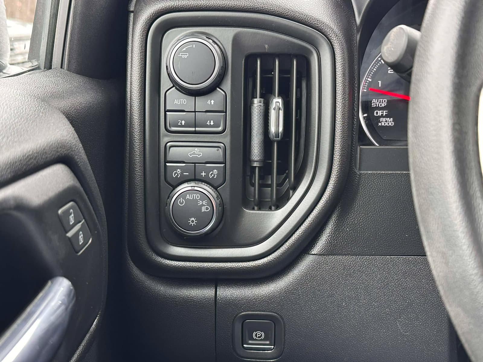 Chevrolet Silverado 1500 2021 - Image 13