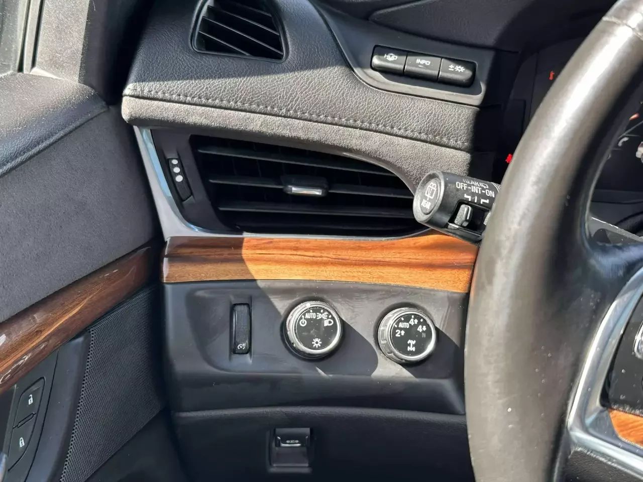 Cadillac Escalade 2015 - Image 15