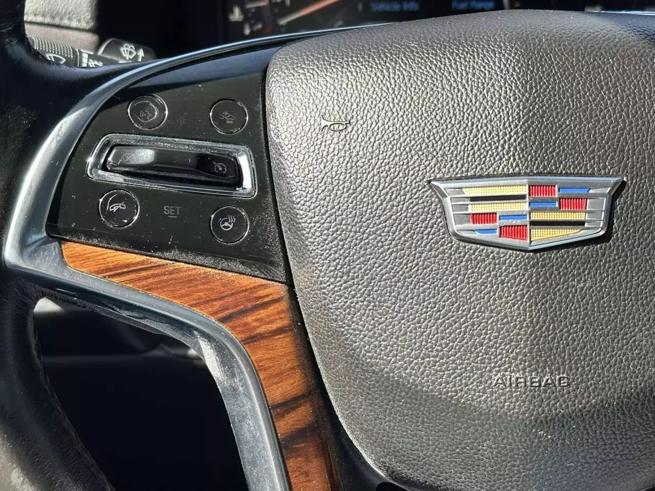 Cadillac Escalade 2015 - Image 16