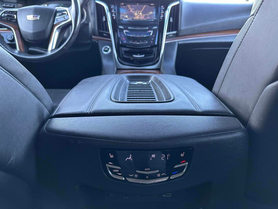 Cadillac Escalade ESV 2019 - Image 35