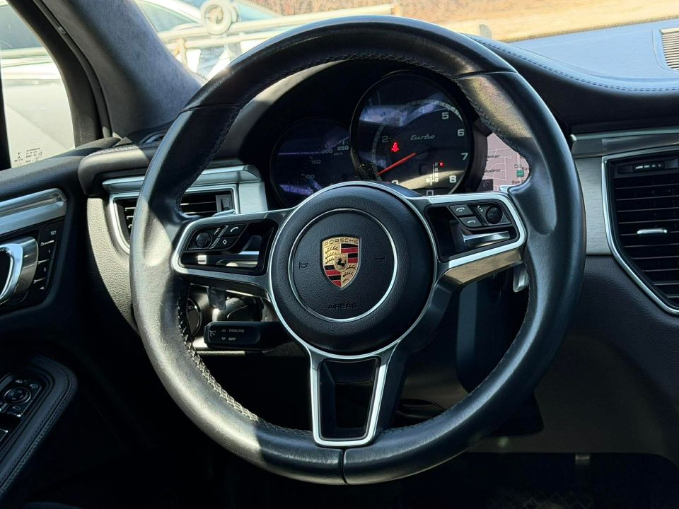 Porsche Macan 2017 - Image 19