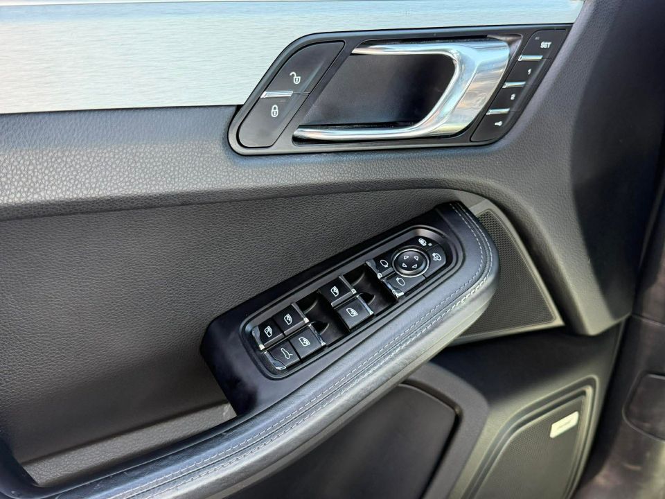 Porsche Macan 2017 - Image 14