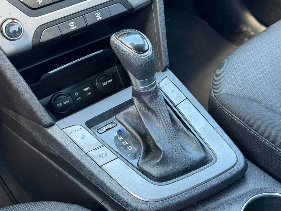 Hyundai Elantra 2017 - Image 17