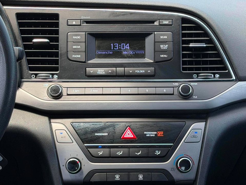 Hyundai Elantra 2017 - Image 18
