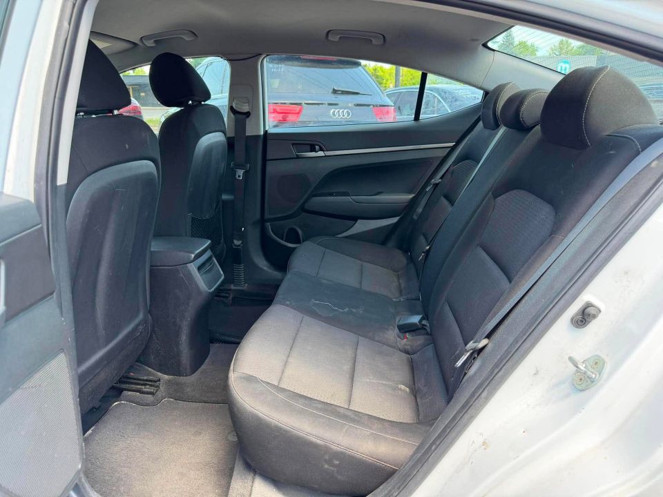 Hyundai Elantra 2017 - Image 20
