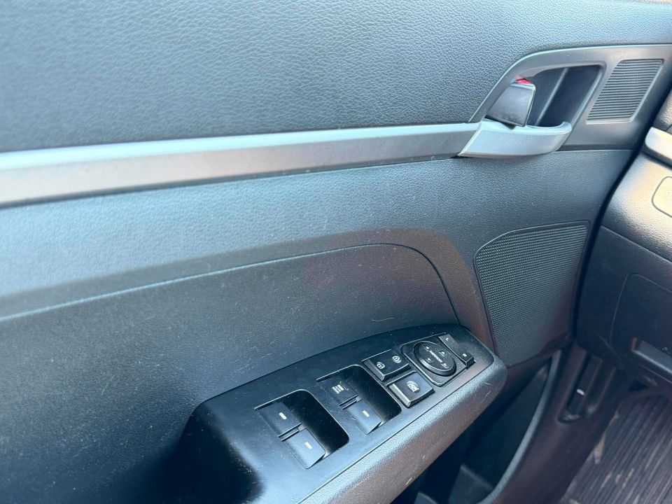 Hyundai Elantra 2017 - Image 12