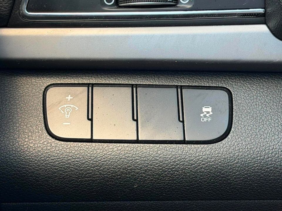 Hyundai Elantra 2017 - Image 13