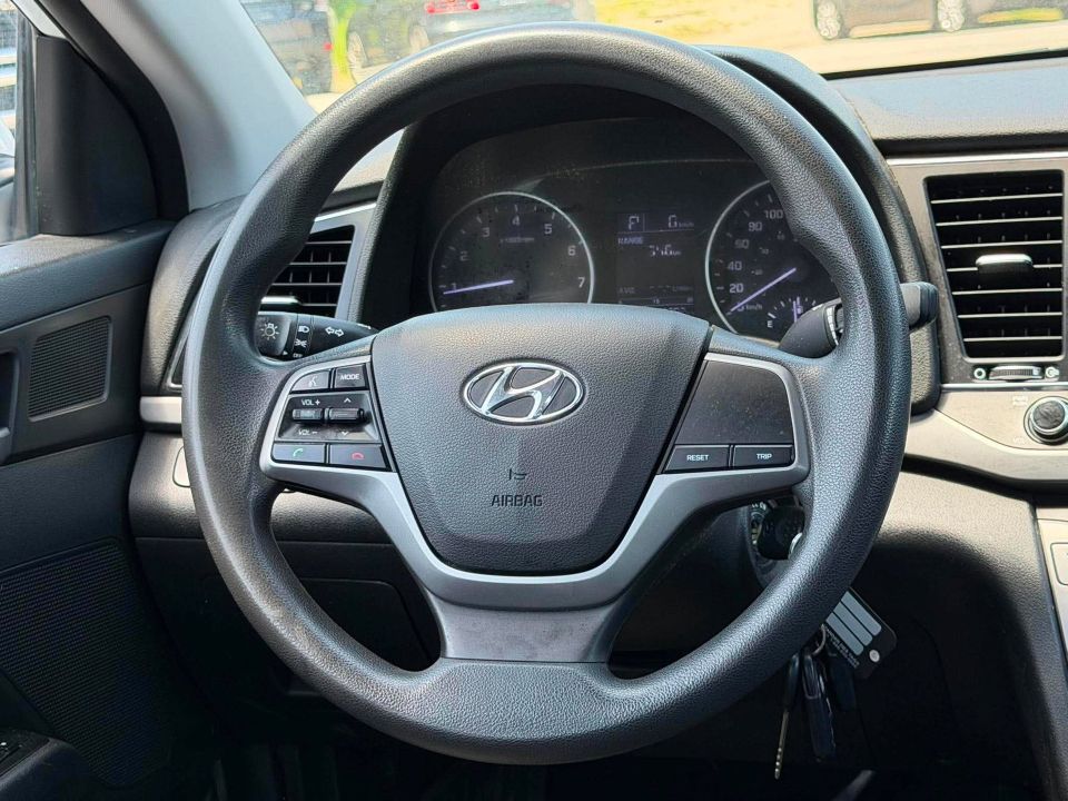 Hyundai Elantra 2017 - Image 16